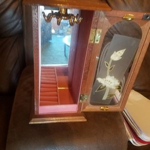 Neckless jewelry box